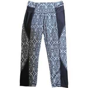Athleta Crop Capri Leggings Geometric Black & White Women’s Size S Athletic Yoga